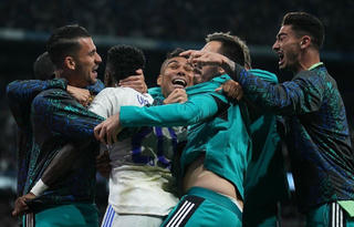Karim Benzema 'giúp' Real Madrid đàng hoàng vào chung kết Champions League