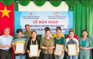 Bình Phước: 63 hộ nghèo nhận nhà Đại đoàn kết