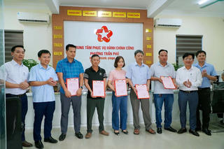 Địa phương đầu tiên ở Hà Tĩnh cấp sổ đỏ cho người dân sau sắp xếp mô hình chính quyền 2 cấp