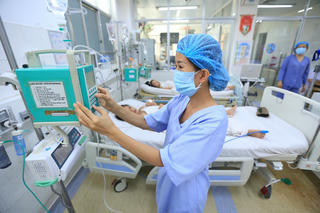 Nỗ lực không ngừng, thực hiện tốt công tác chăm sóc sức khỏe nhân dân