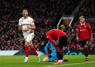 Man Utd mất chiến thắng vì hai pha phản lưới