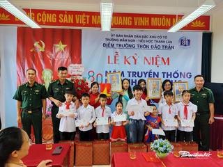 Lễ khai giảng của 3 cô, 8 trò trên đảo Trần
