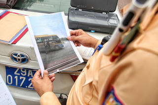 CSGT in hình ảnh vi phạm, tài xế 'tâm phục, khẩu phục'