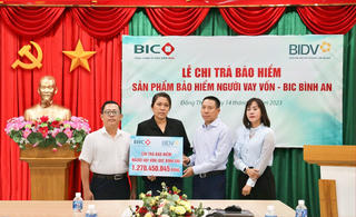 BIC trao gần 1,3 tỷ đồng bảo hiểm cho khách hàng vay vốn tại BIDV
