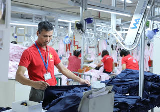 Xuất khẩu tìm cơ hội trong khó khăn