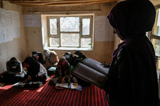 Phụ nữ Afghanistan sống ngược thời đại: Một năm mất tự do và tương lai vô định