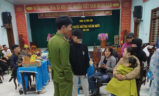 Gặp nạn khi về quê đón Tết, hơn 30 người được bố trí nghỉ tạm tại trụ sở xã