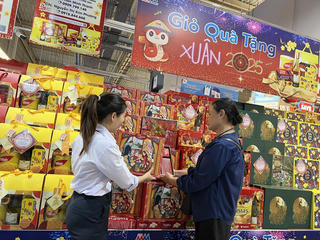 TP Hồ Chí Minh: 'Chạy đua' giảm giá, kích cầu cuối năm