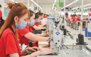 Chia sẻ khó khăn với người lao động
