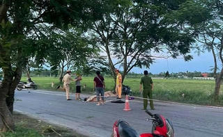 Hải Phòng: Đâm xe máy vào cây bên đường, 2 anh em trai tử vong
