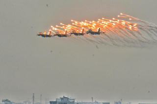 Mãn nhãn màn trình diễn Su-30MK2 trên bầu trời Hà Nội