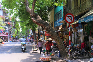 Thủ đô Hà Nội ngày nắng nóng, đêm có mưa rào và dông vài nơi