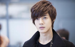 Kim Hyun Joong 'Vườn sao băng' bị tố không chu cấp tiền cho con 