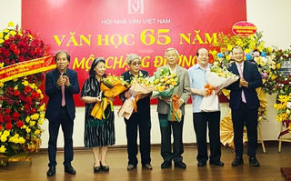 Tôn vinh các nhà văn lão thành