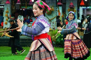 Rộn ràng “Sắc màu văn hóa các dân tộc Việt Nam”