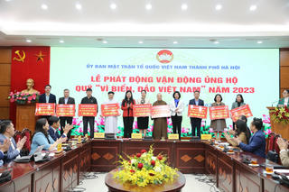  Mặt trận Hà Nội tiếp nhận hơn 30,8 tỷ đồng ủng hộ Quỹ “Vì biển đảo Việt Nam”