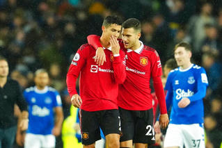 Ronaldo giúp Man Utd ấn định chiến thắng 2-1 trước Everton