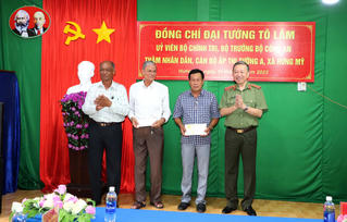 Bộ trưởng Bộ Công an Tô Lâm dự Ngày hội Toàn dân bảo vệ ANTQ tại Cà Mau