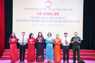 Công bố các quyết định về công tác cán bộ của Mặt trận Hà Nội