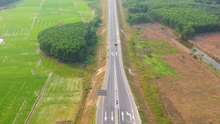 Bổ sung, mở rộng điểm dừng khẩn cấp trên cao tốc Cam Lộ - La Sơn