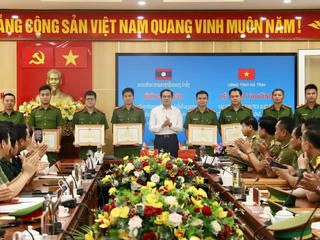 Hà Tĩnh trao thưởng cho lực lượng triệt phá đường dây mua bán người, lừa đảo xuyên quốc gia