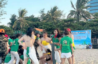 Lãnh đạo đơn vị có nhóm du khách 'cởi áo ngực' lên tiếng