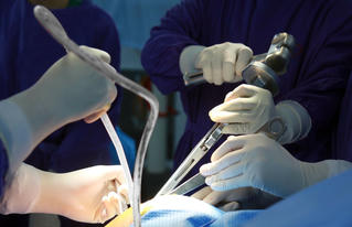 Thay khớp háng nhân tạo thành công cho cụ bà 107 tuổi 