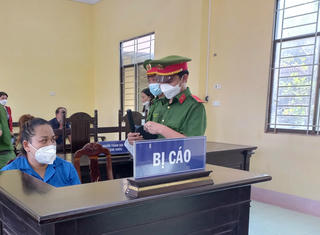 Bị cáo trong vụ nghi vấn ‘vòi tiền’ cho tại ngoại ở Cà Mau: Bị 6 tháng tù giam về tội đánh bạc