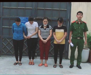 Bắt 'nữ quái' điều hành đường dây lô đề tại Hà Tĩnh