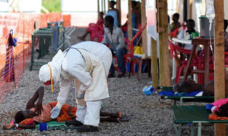 Vaccine có ngăn virus Ebola trở lại châu Phi?