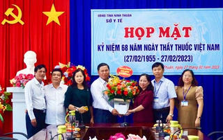 Ủy ban MTTQ Việt Nam tỉnh Ninh Thuận thăm, chúc mừng Ngày Thầy thuốc Việt Nam 27/2 