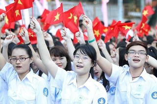 Không đủ kiến thức và bản lĩnh, người trẻ sẽ bị mạng xã hội ‘nhấn chìm’