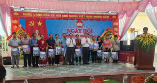 Phó Chủ tịch Quốc hội Nguyễn Khắc Định dự Ngày hội Đại đoàn kết tại Nam Định