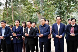 Chủ tịch Quốc hội Trần Thanh Mẫn thăm các di tích lịch sử Cách mạng tại Tuyên Quang