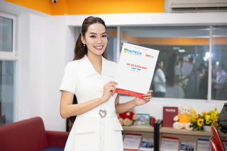 Hoa hậu  Lê Hoàng Phương nhận học bổng thạc sĩ trước thềm 'chinh chiến' quốc tế