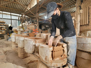 Làng gốm sứ Bát Tràng tất bật những ngày trước tết