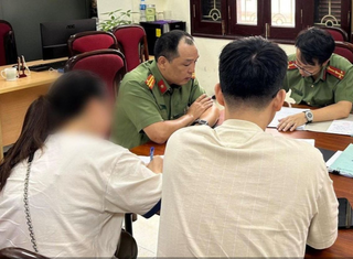 Xử phạt 2 chủ tài khoản Facebook đăng tin sai sự thật về vụ cháy ở Trung Kính