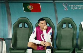Cựu danh thủ Gary Neville: Ronaldo cần phải cải thiện lại thái độ