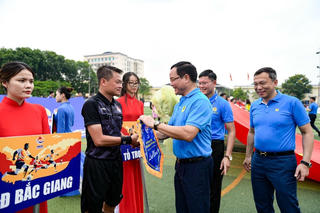 Công đoàn Việt Nam tạm hoãn vòng loại khu vực Hà Nội giải vô địch bóng đá công nhân toàn quốc