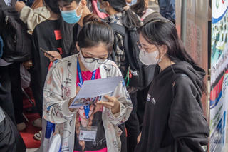 Sôi động “mùa” tuyển dụng nhân lực