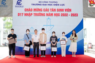 Khóa D17 – Đại học Điện lực: Nô nức ngày nhập học của tân sinh viên