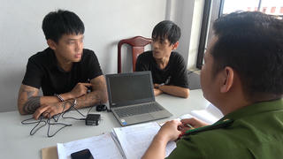 Hai 'siêu trộm' đột nhập xe ô tô lấy 5.800 USD