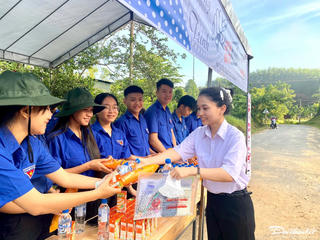 Quảng Ngãi: Ấm lòng những suất cơm  tiếp sức sĩ tử