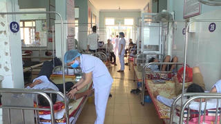 Bệnh nhân sốt xuất huyết nhập viện tăng mạnh