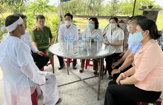 Lãnh đạo tỉnh Phú Yên thăm, động viên gia đình có ba người bị sát hại