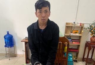 Bắt giữ đối tượng dùng dao, búa cạy hòm công đức lấy tiền tiêu xài