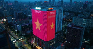 ROX Tower rực rỡ cờ hoa, lan tỏa tinh thần tự hào Việt Nam
