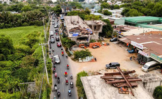 Chờ đợi những cây cầu 'hồi sinh'