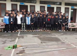 Mâu thuẫn trên mạng xã hội, gần 50 đối tượng mang hung khí đi 'giải quyết'