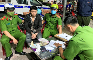 Bạc Liêu: Bắt quả tang đối tượng mua ma túy đá từ TP Hồ Chí Minh về Bạc Liêu bán